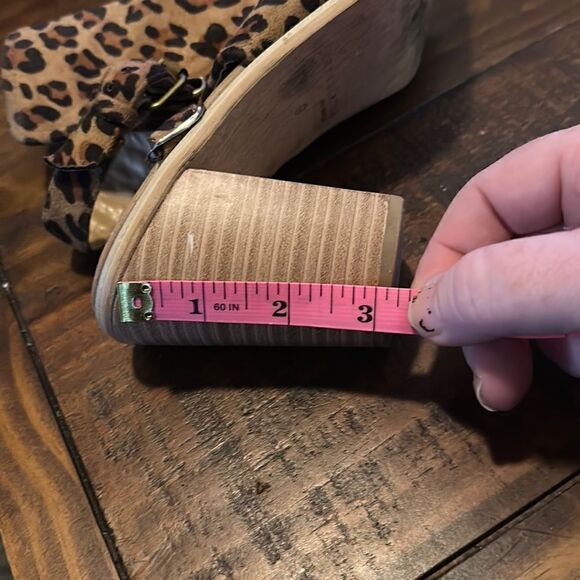 Very Volatile womens cheetah print block heels size 9.    3” heel - Picture 9 of 9